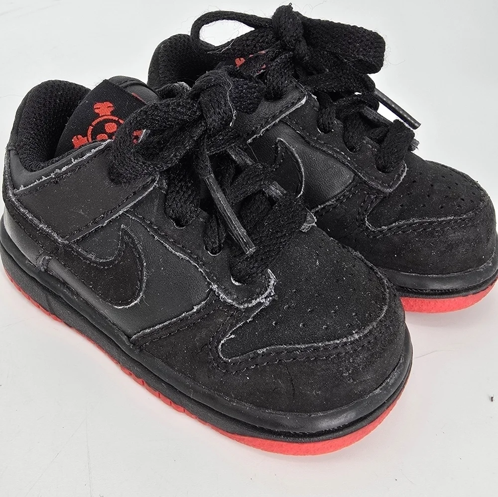 nike Dunk Low GS 'Halloween' 2009 size infants kids 4 black and red shoes